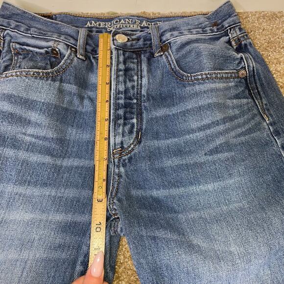 American Eagle High Rise Girlfriend jeans button fly distressed raw hem SZ 2 - Picture 4 of 9